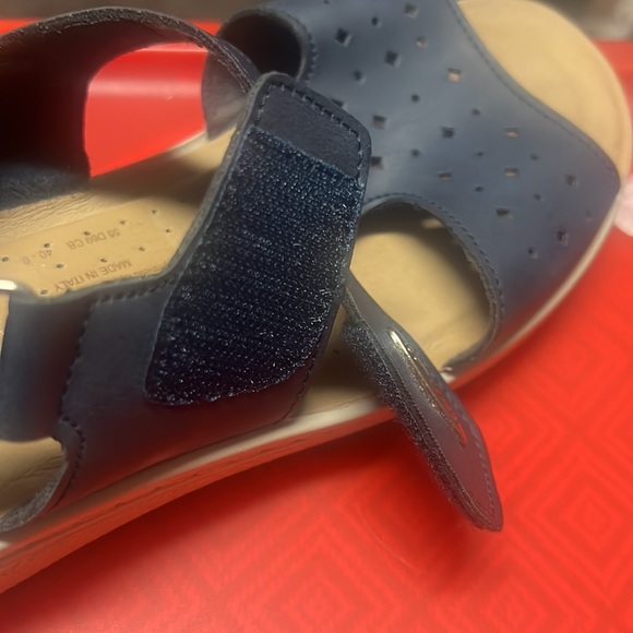 Flyflot Sandals Size 10 - Picture 5 of 15